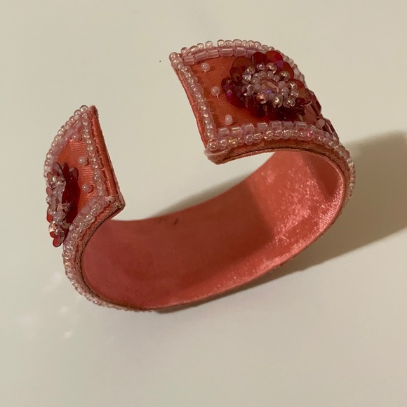 Handmade embellished pink cuff - Picture 5 of 8